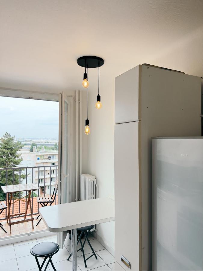 Appartement Spacieux Avec Balcon Saint-Fons المظهر الخارجي الصورة
