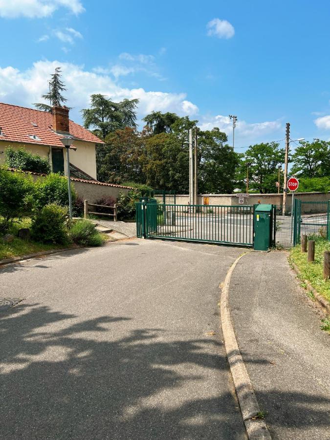 Appartement Spacieux Avec Balcon Saint-Fons المظهر الخارجي الصورة